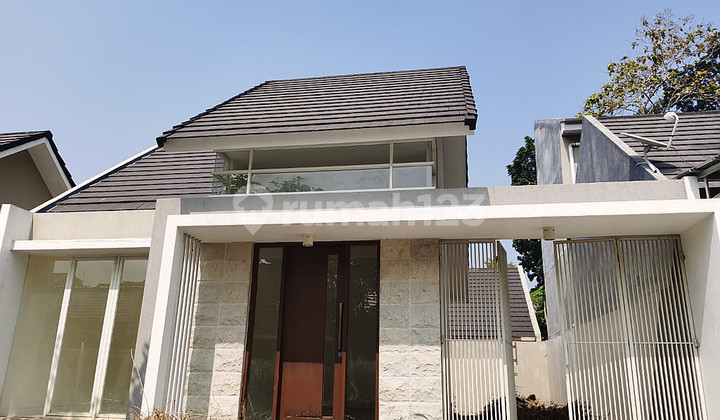 Rumah dengan Desain Minimalis Dalam Perumahan Premium Citra Grand Mutiara