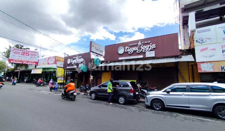 Shop House on Bhayangkara Street, A Few Meters from Malioboro, Yogyakarta.
