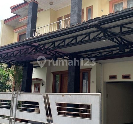 Rumah Megah 3 Lantai di Perum Hunian Eksklusif di Kasihan, Bantul