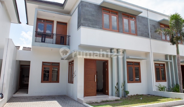 Rumah Mewah Full Furnish Dalam Cluster  Di Utara Mirota Godean, Tegalrejo, Yogyakarta