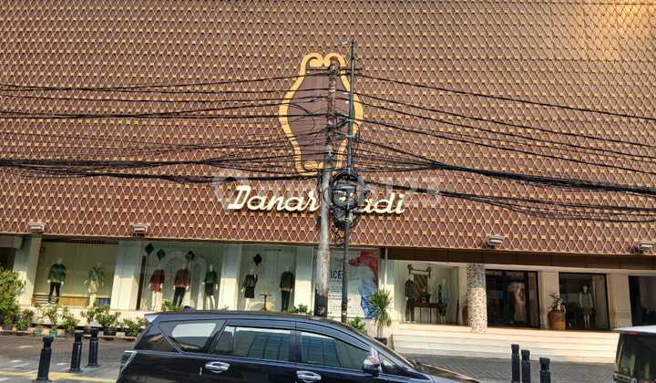 Gedung Komersial Strategis di Pusat Jakarta (Jl. Raden Saleh) Gedung Komersial Strategis di Pusat Jakarta (Jl. Raden Saleh)