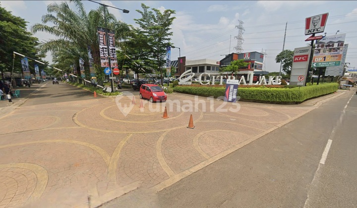 Modern Architectural Gem di Citra Lake Sawangan - Sudut Eksklusif dengan Halaman Luas!