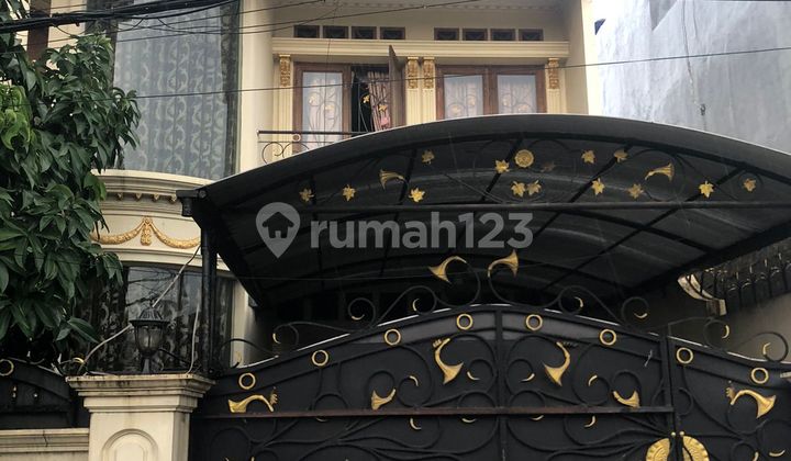 Rumah Megah di Lubang Buaya, Jakarta Timur 2