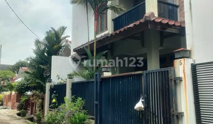 Rumah Bagus di Komplek Ditjentek, Kebayoran Lama. Jaksel