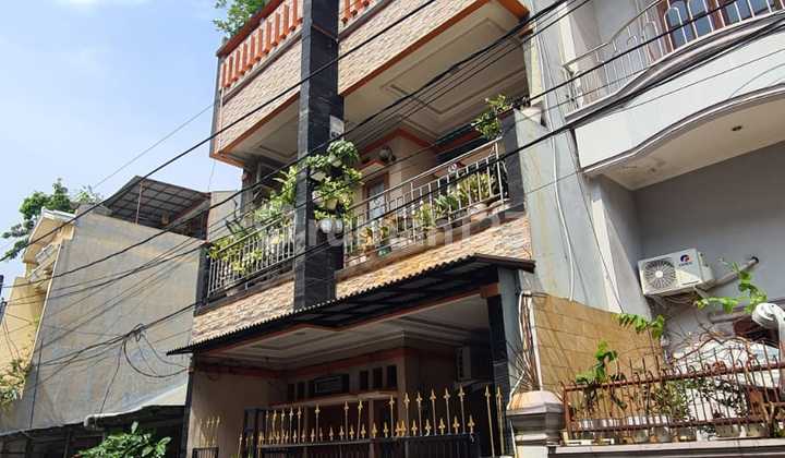Rumah Bagus 3 Lantai di Cengkareng, Jakbar 2