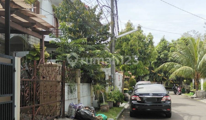 Rumah Asri di Bintaro Sektor 3,Tangerang Selatan