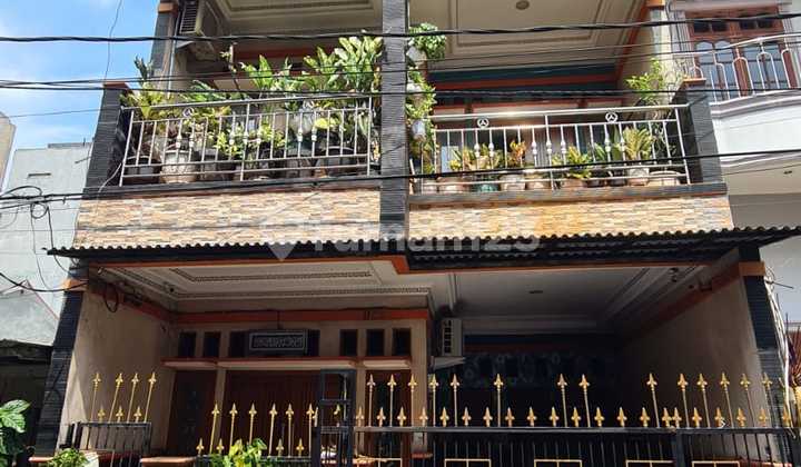 Nice 3-Storey House in Cengkareng, West Jakarta Nice 3-Storey House in Cengkareng, West Jakarta