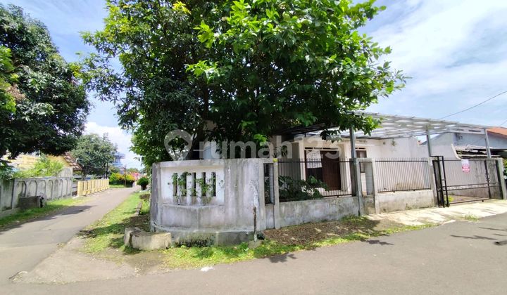 Hook House in South Bogor Hook House in South Bogor