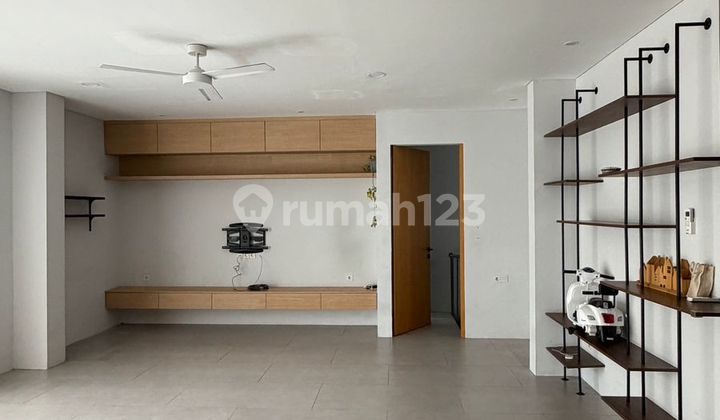 Dijual Rumah Baru di Kembangan Baru Jakarta Barat Puri Indah Siap Huni Semi Furnish