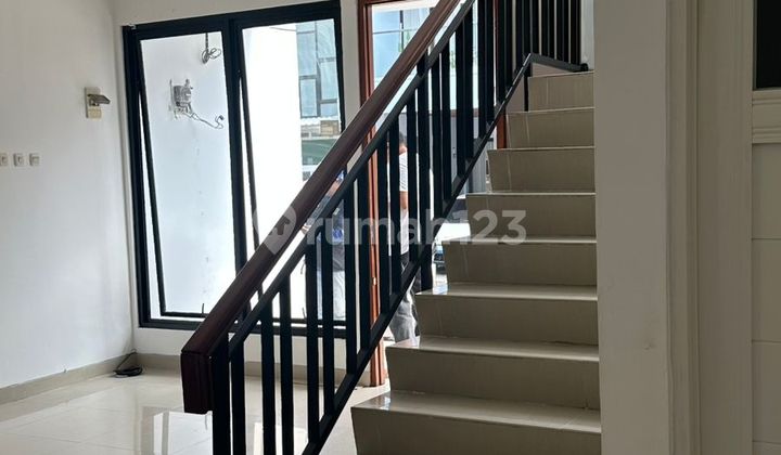 Rumah Scandinavian Modern Lokasi Strategis di Perumahan Belle Legoso Cirendeu