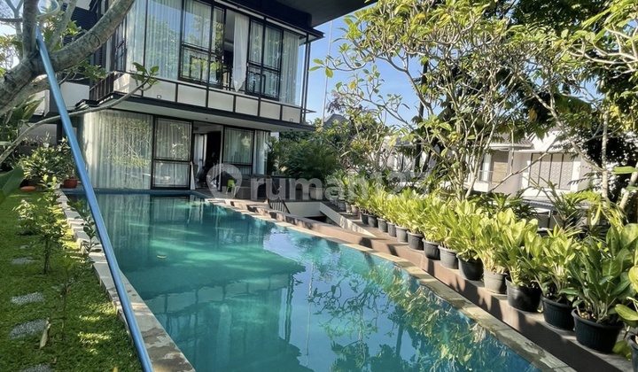 Dijual Cepat Rumah Mewah Modern Cantik dengan Private Pool, Basement, Rooftop, Lokasi Strategis di Sentul City Bogor Jawa Barat