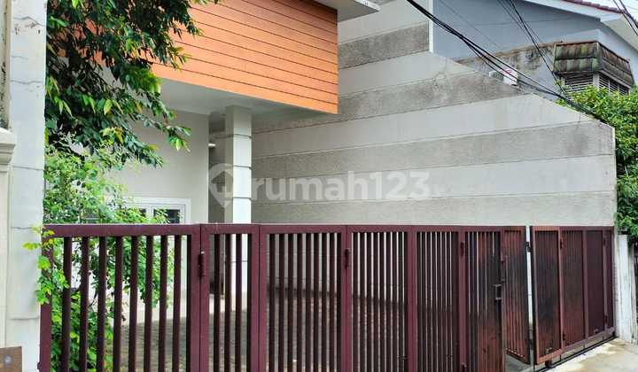 Rumah 2 Lantai Di Lokasi Strategis- Tebet Jakarta Selatan 2