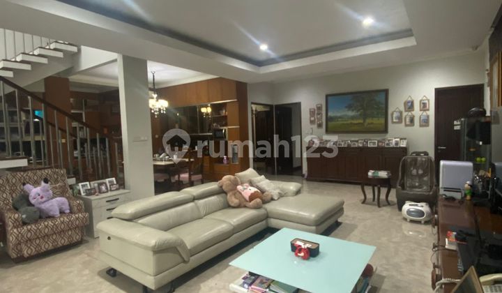 Cozy & Modern House in Beautiful Tanjung Barat - [ay]