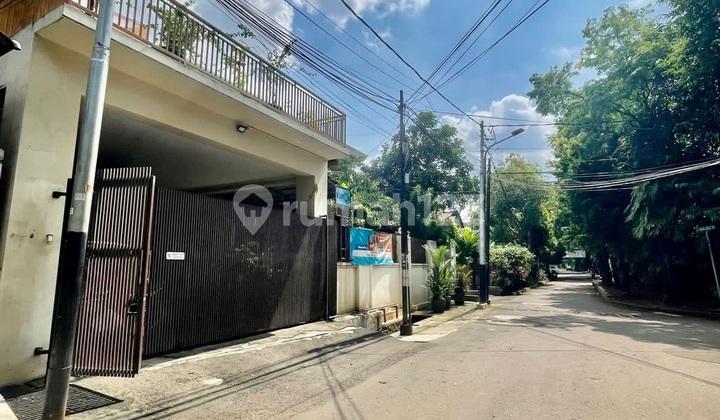 Rumah Nyaman Dan Luas Di Hang Jebat - Kebayoran Baru 2