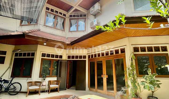 Rumah Nyaman Dan Luas Di Hang Jebat - Kebayoran Baru