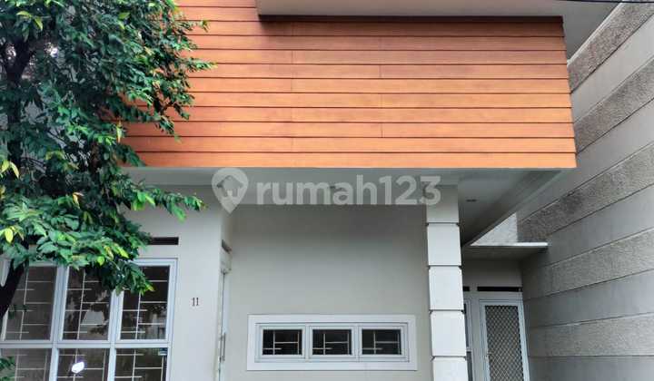 Rumah 2 Lantai Di Lokasi Strategis- Tebet Jakarta Selatan Rumah 2 Lantai Di Lokasi Strategis- Tebet Jakarta Selatan