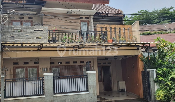 Rumah 2 Lantai Siap Huni Di Lokasi Strategis - Tebet