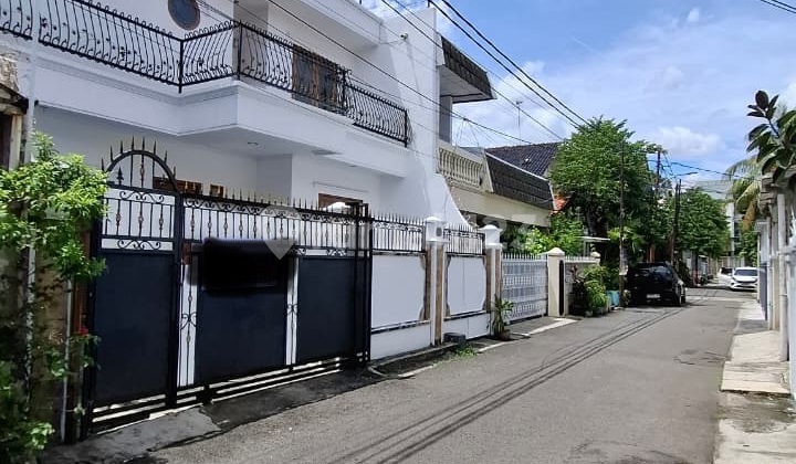 Disewa Rumah 2 Lantai Siap Huni di Tebet [Asr] 2