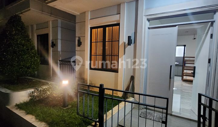 Disewakan Rumah Modern Double Decker 3 Lanta, Siap Huni