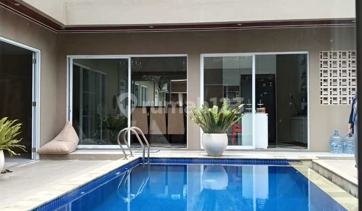 Dijual Rumah Mewah Siap Huni Ada Kolam Berenang di Cibubur Dijual Rumah Mewah Siap Huni Ada Kolam Berenang di Cibubur