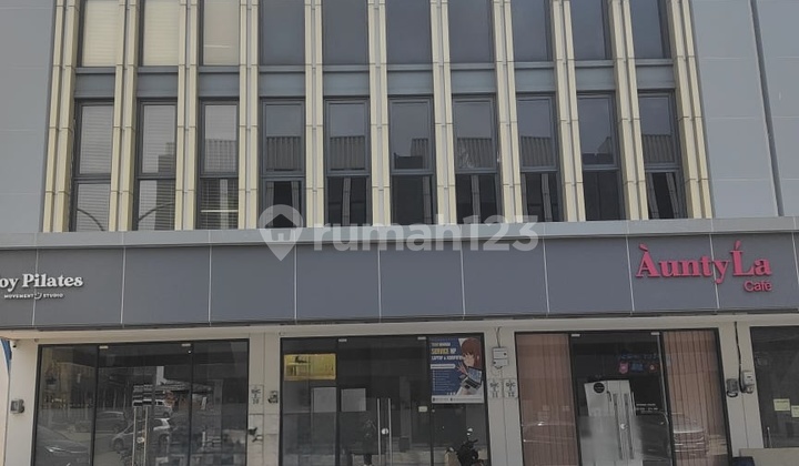 For Sale Madison Shop House, 3 Floors Located in Kotawisata