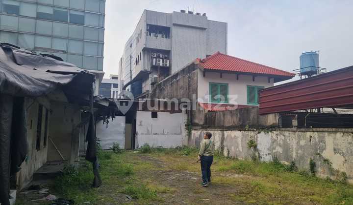 FOR RENT Old house in Tanah Abang 3, Central Jakarta 2