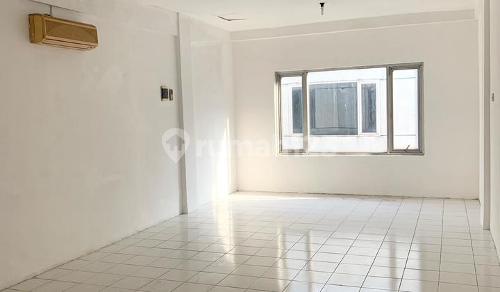 Ready-to-Occupy Shop House in Surabaya Business Center Ready-to-Occupy Shop House in Surabaya Business Center