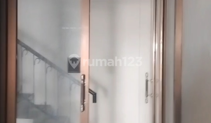 For Rent: Newly Renovated Ruko21 Commercial Complex, Bubutan Street, Surabaya. 2