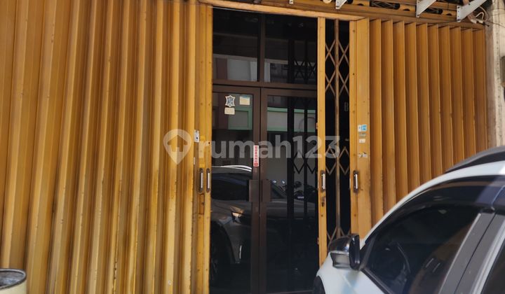 Disewakan Ruko Di Tengah Kota Surabaya Selatanterawat Siap Pakai Keamanan 24 Jam Kiri Kanan Byk Resto Dan Cafe" , Hanya Selangkah Ke Pom Bensin Juga Di Sekitar Nya Ada,rumah Sakit,sekolahan Dll Disewakan Ruko Di Tengah Kota Surabaya Selatanterawat Siap Pakai Keamanan 24 Jam Kiri Kanan Byk Resto Dan Cafe" , Hanya Selangkah Ke Pom Bensin Juga Di Sekitar Nya Ada,rumah Sakit,sekolahan Dll