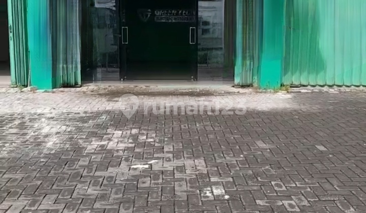 Disewakan Showroom Eks Showroom &Gudang Motor Listriknol Jalan Strategis Disekitar Nya Ada Transmart.byk Ruko" di Sblh"Nya Dll