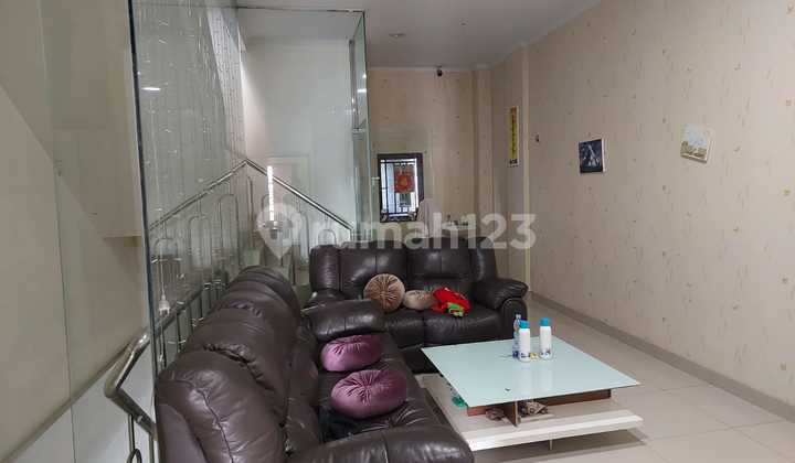 Harus Terjual Rumah di Grogol Cocok Dihuni Sekaligus Tempat Usaha Harus Terjual Rumah di Grogol Cocok Dihuni Sekaligus Tempat Usaha