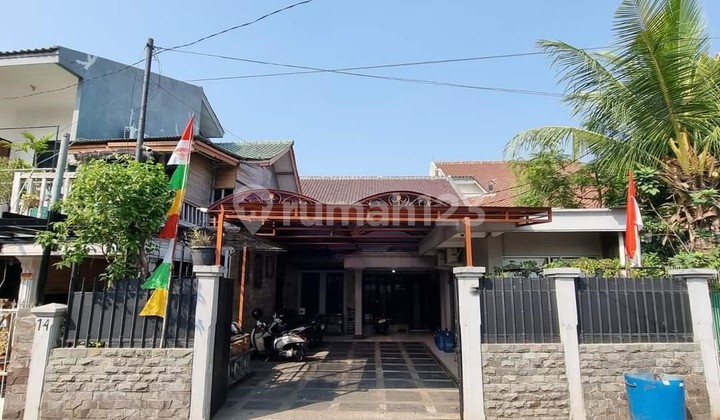 Dijual Rumah Luas Bebas Banjir di Marga Jaya Bekasi Dijual Rumah Luas Bebas Banjir di Marga Jaya Bekasi
