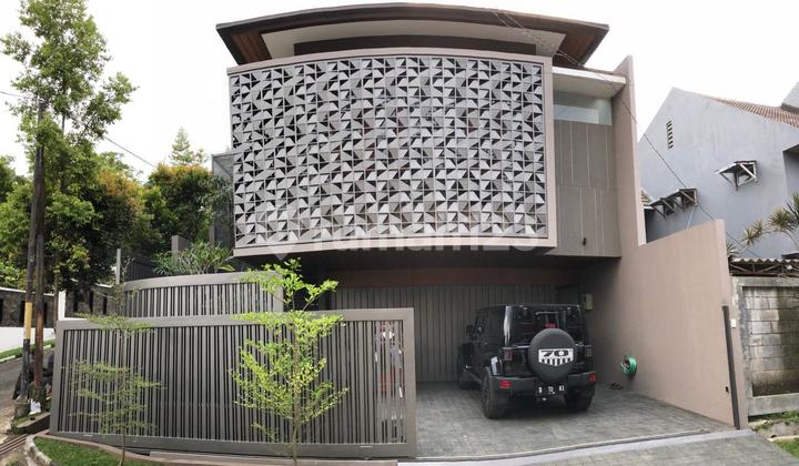 Rumah Hoek Mewah 2 Lantai SHM - Lt 197 Lb 300 | Garasi 4 Mobil | Taman Citeurep Cimahi