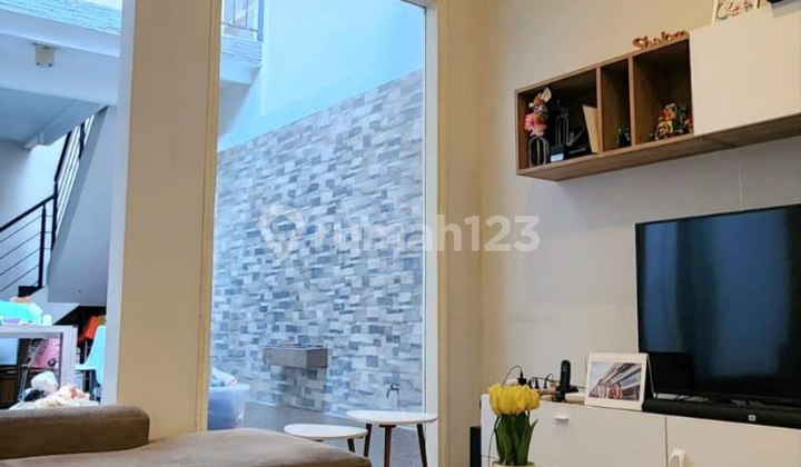 Turun Harga Dua Ratus Juta!! Rumah Nyaman Semi Furnished Dengan Kamar Banyak Di Tatar Jingga - Kota Baru Parahyangan 2