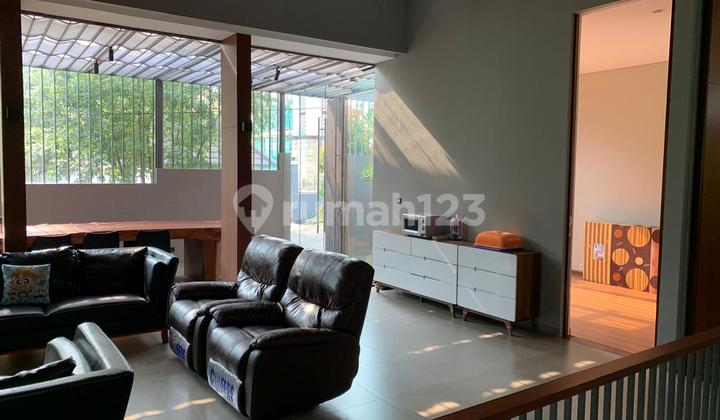 Rumah Hoek Mewah 2 Lantai SHM - Lt 197 Lb 300 | Garasi 4 Mobil | Taman Citeurep Cimahi 2