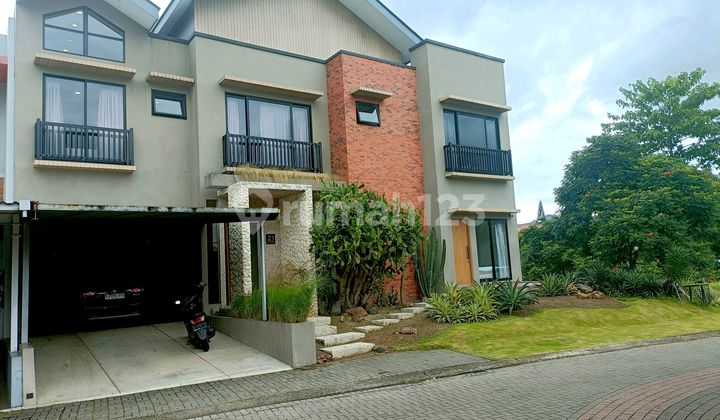 Hunian Premium Gluck Briks - 7 Kamar, Mezzanine, Hadap Timur