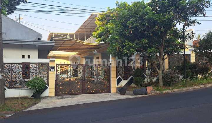 Dijual Rumah Besar Mewah di Kota Malang Jawa Timur Siap Huni Dijual Rumah Besar Mewah di Kota Malang Jawa Timur Siap Huni