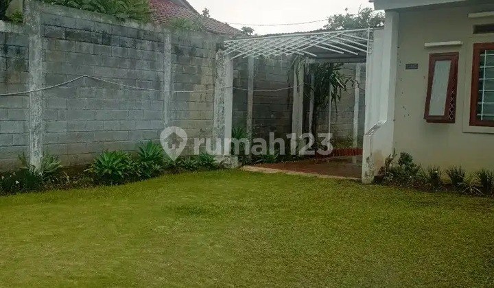 For Rent Beautiful, Well-Maintained House with Spacious Yard in Cihanjuang Cisintok