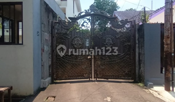 Dijual Murah Melalui Lelang Rumah Besar di Jakarta Selatan Dijual Murah Melalui Lelang Rumah Besar di Jakarta Selatan
