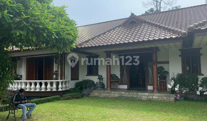Check Out Spacious Villa House in Megamendung, Bogor Regency Check Out Spacious Villa House in Megamendung, Bogor Regency