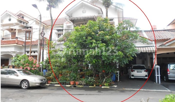 Rumah Asri di Pesona Khayangan Depok