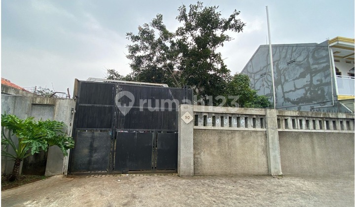 Spacious Yard House in Depok, Sold Cheap at Auction