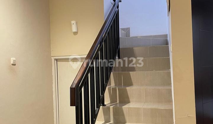 Jati Asih Beautiful Well-Maintained House Ready to Occupy Jati Asih Beautiful Well-Maintained House Ready to Occupy