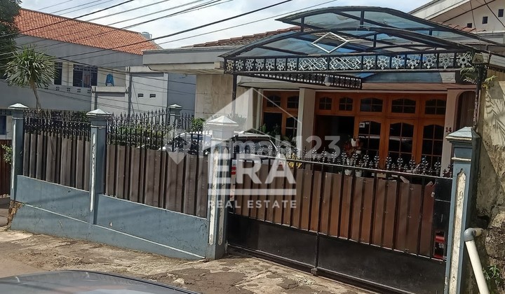 A full teak house in Pondok Pinang A full teak house in Pondok Pinang