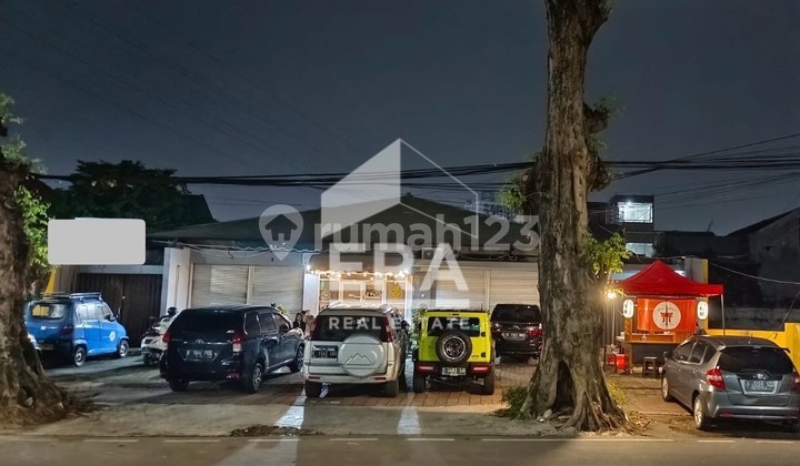 Rumah Cocok untuk Usaha Lokasi Strategis di Jalan Utama Pejompongan Rumah Cocok untuk Usaha Lokasi Strategis di Jalan Utama Pejompongan