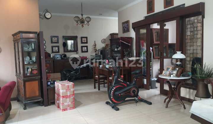 Dijual Rumah Etnik, 3 Lantai Di Sayap Cikutra