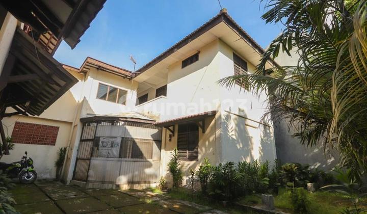 House with boarding rooms on Jalan Salak Margonda Depok.