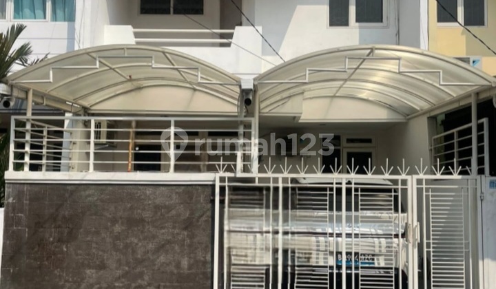 Taman Aries Dua Lantai dan Lingkungan Tenang