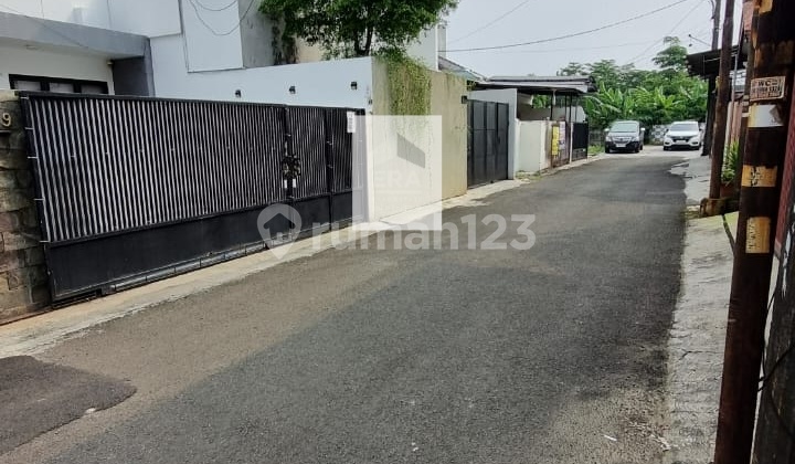 Rumah Asri Lokasi Strategis di Taman Aries 2