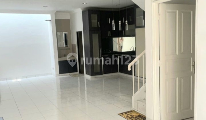 Taman Aries Dua Lantai dan Lingkungan Tenang 2